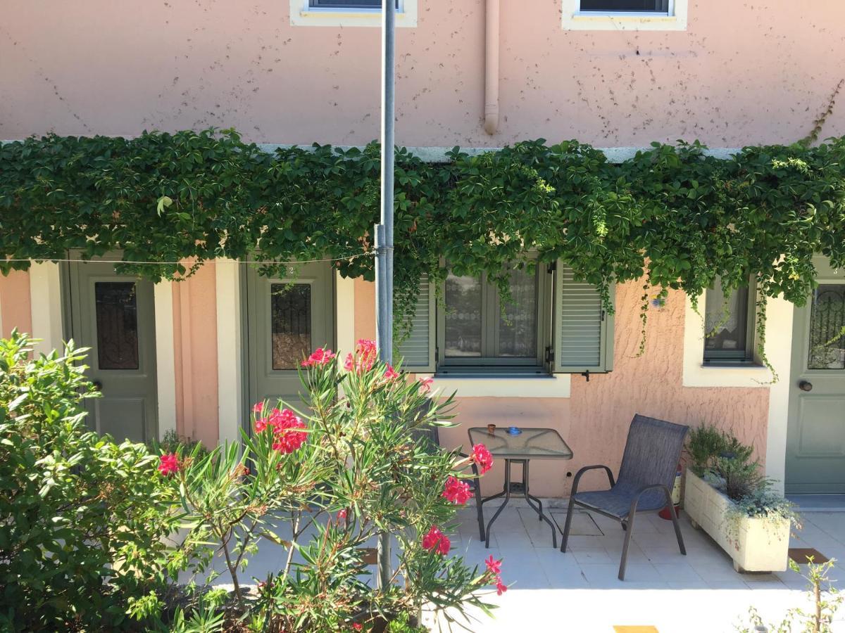 Despina Studios And Apartments Ласі Екстер'єр фото